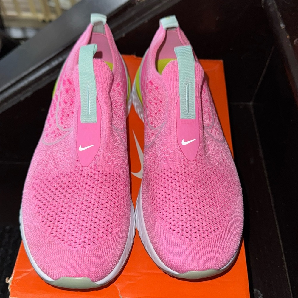 Woman’s Epic Phantom React Flyknit size 10